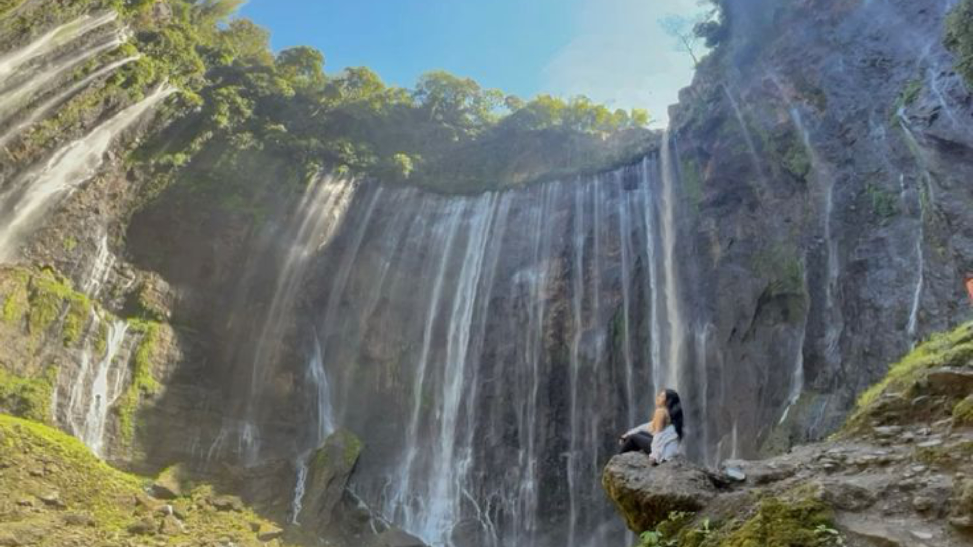 Jalur trekking ke lembah Tumpak Sewu
